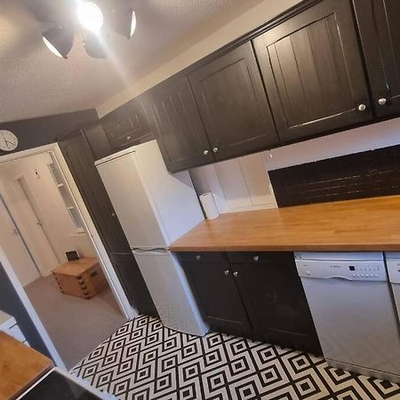 Spacious Self Contained Flat In Superb Location ليمنجتون المظهر الخارجي الصورة
