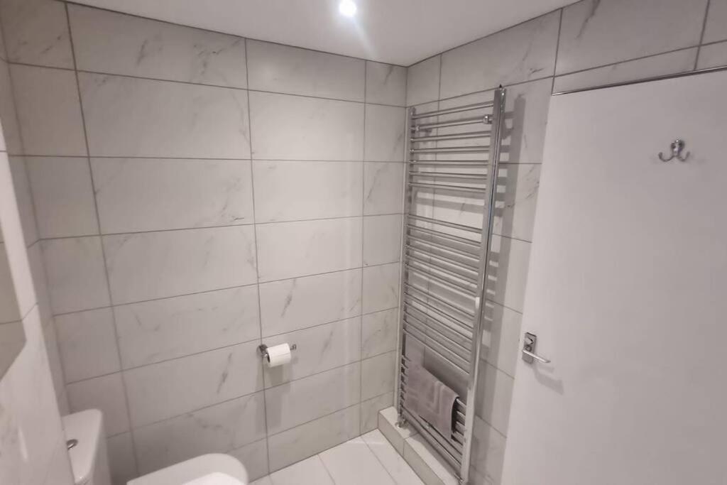 Spacious Self Contained Flat In Superb Location ليمنجتون المظهر الخارجي الصورة